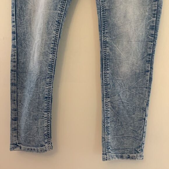 Amethyst distressed denim jeans with decorative pockets Size 9 Inseam 25” - Picture 3 of 9